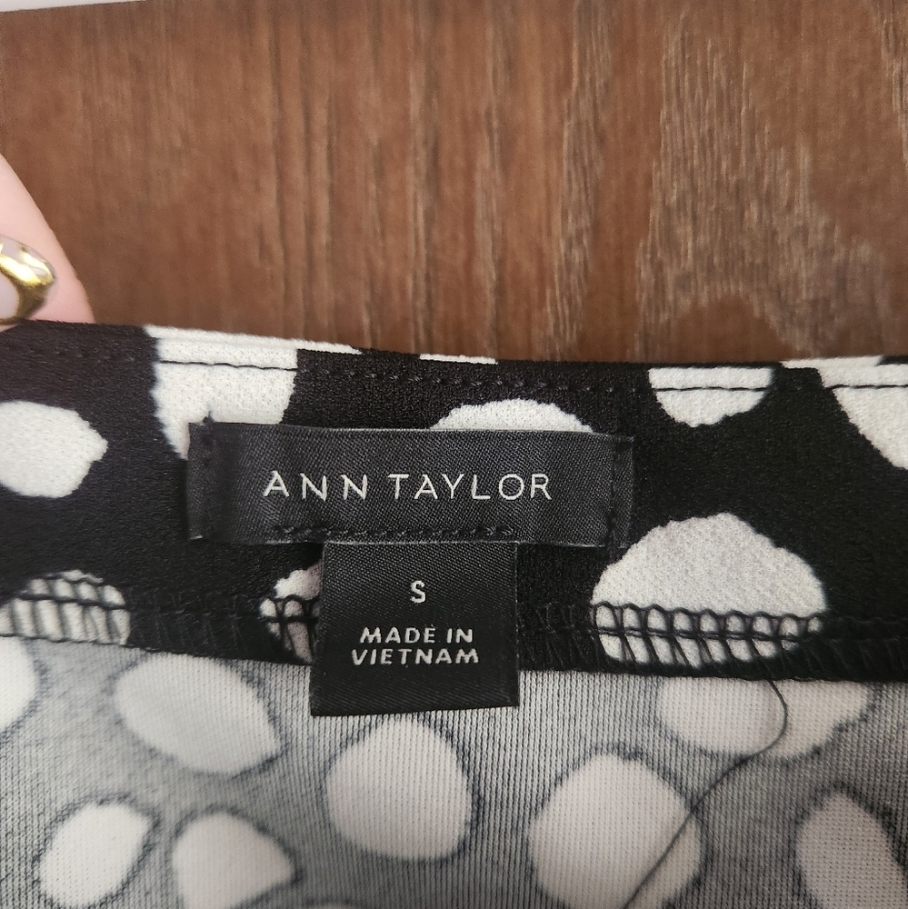 Ann Taylor Black and White Ruched Puff Sleeve Top - Picture 2 of 3
